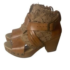 Free People Womem Boho Wood Heel Leather Brown Tan Cognac Strap Sandal 38 US 7.5
